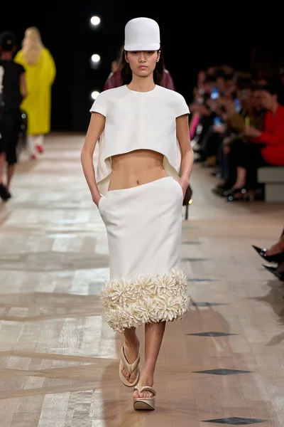 Look 32